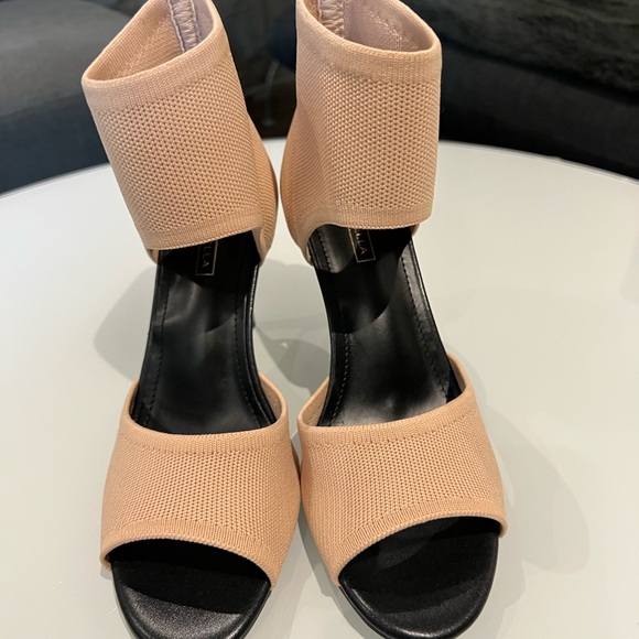 Stiletto Sandals Newbella size 7.5 - Picture 5 of 8